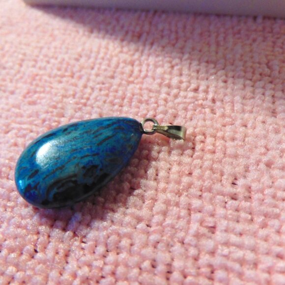 BEAUTIFUL TURQUOISE or LAPIS or ?? PENDANT with SILVER BAIL - Picture 3 of 5